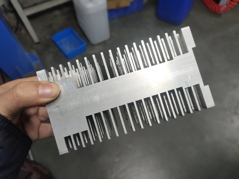 固態(tài)繼電器散熱片半成品