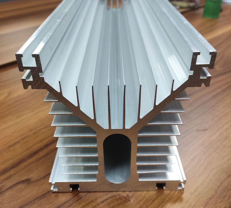 固態(tài)繼電器散熱片 固態(tài)繼電器散熱片