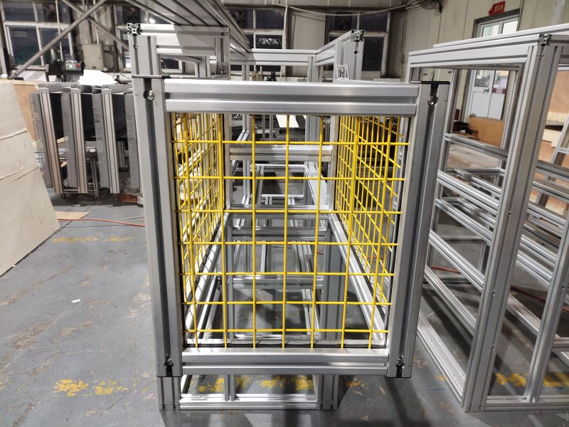 帶防護(hù)網(wǎng)的鋁型材機(jī)架