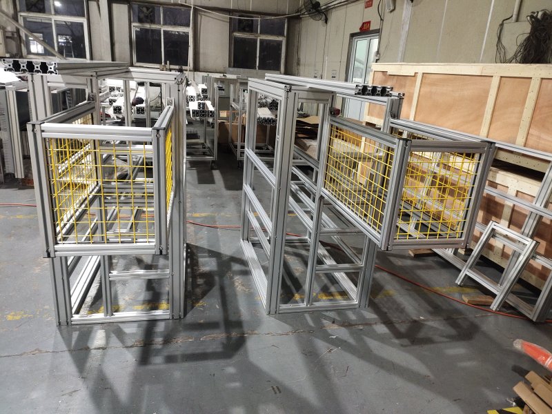 帶防護(hù)網(wǎng)的鋁型材機(jī)架